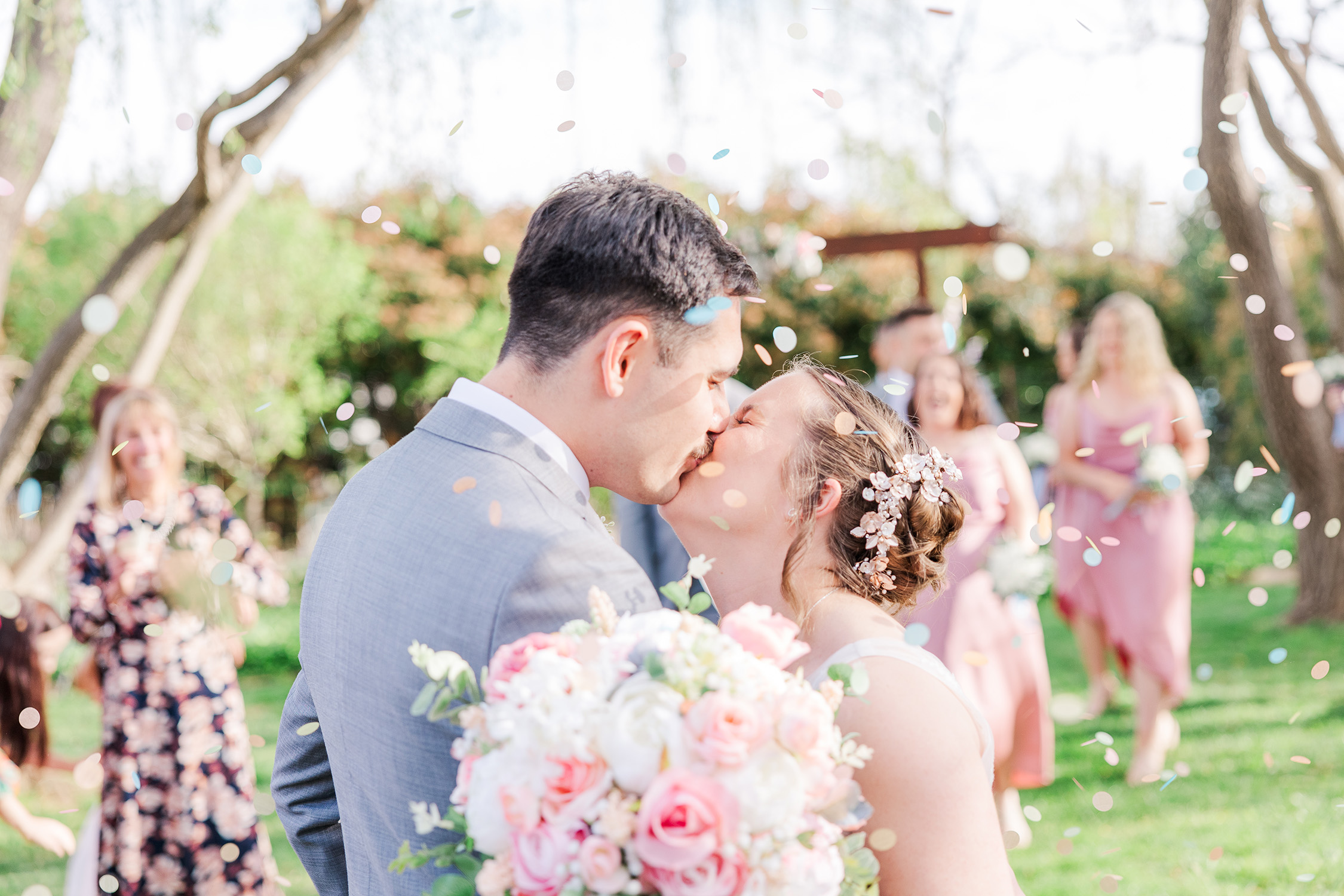 confetti-kiss-wedding-grazing-gundaroo